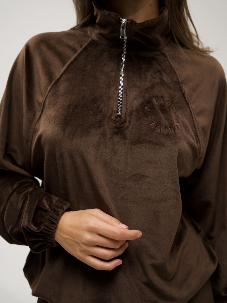 Шоколадний велюровий костюм