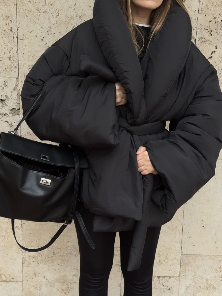 Чорний зимовий пуховик ковдра з об'ємним коміром
