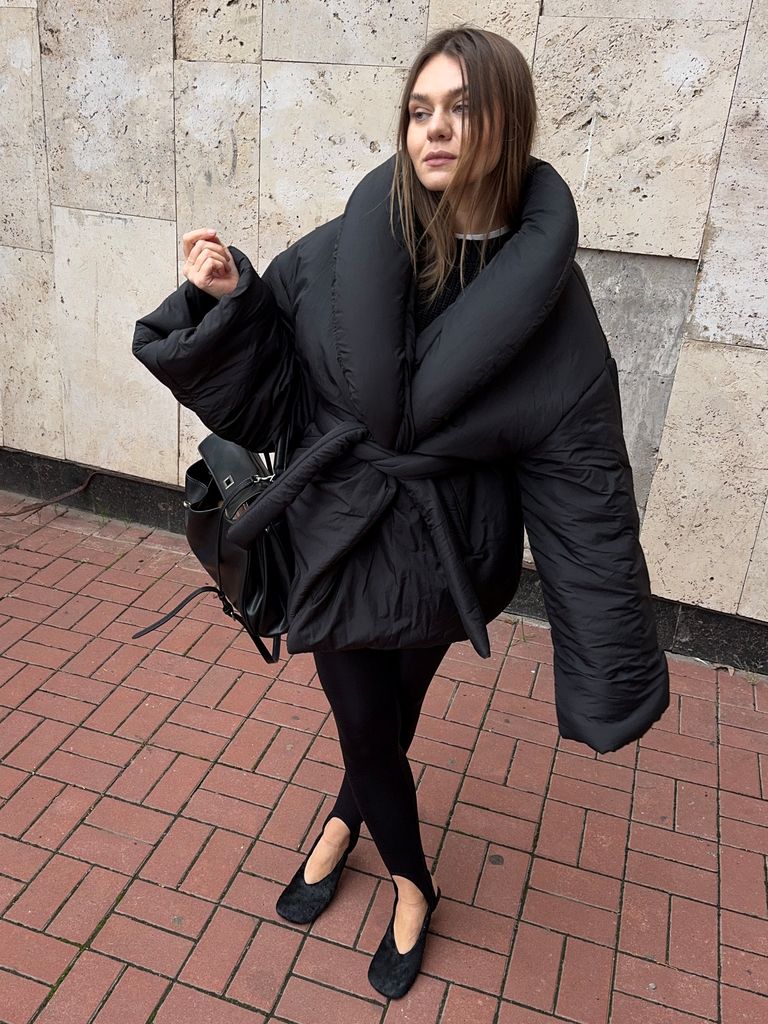 Чорний зимовий пуховик ковдра з об'ємним коміром