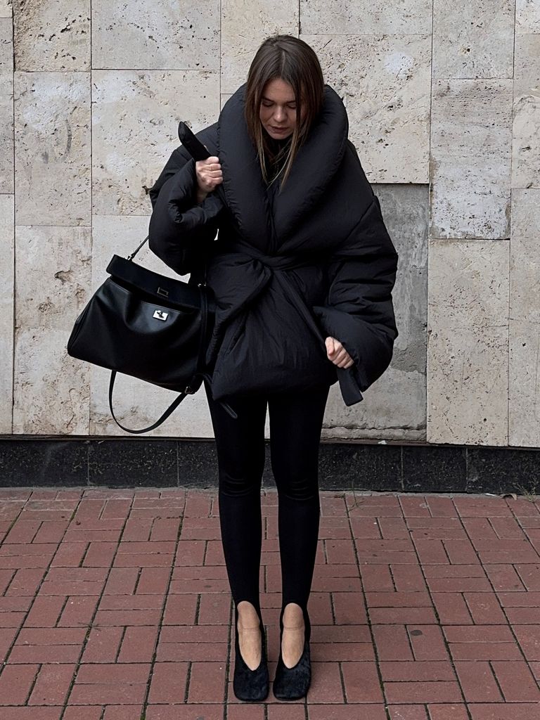 Чорний зимовий пуховик ковдра з об'ємним коміром