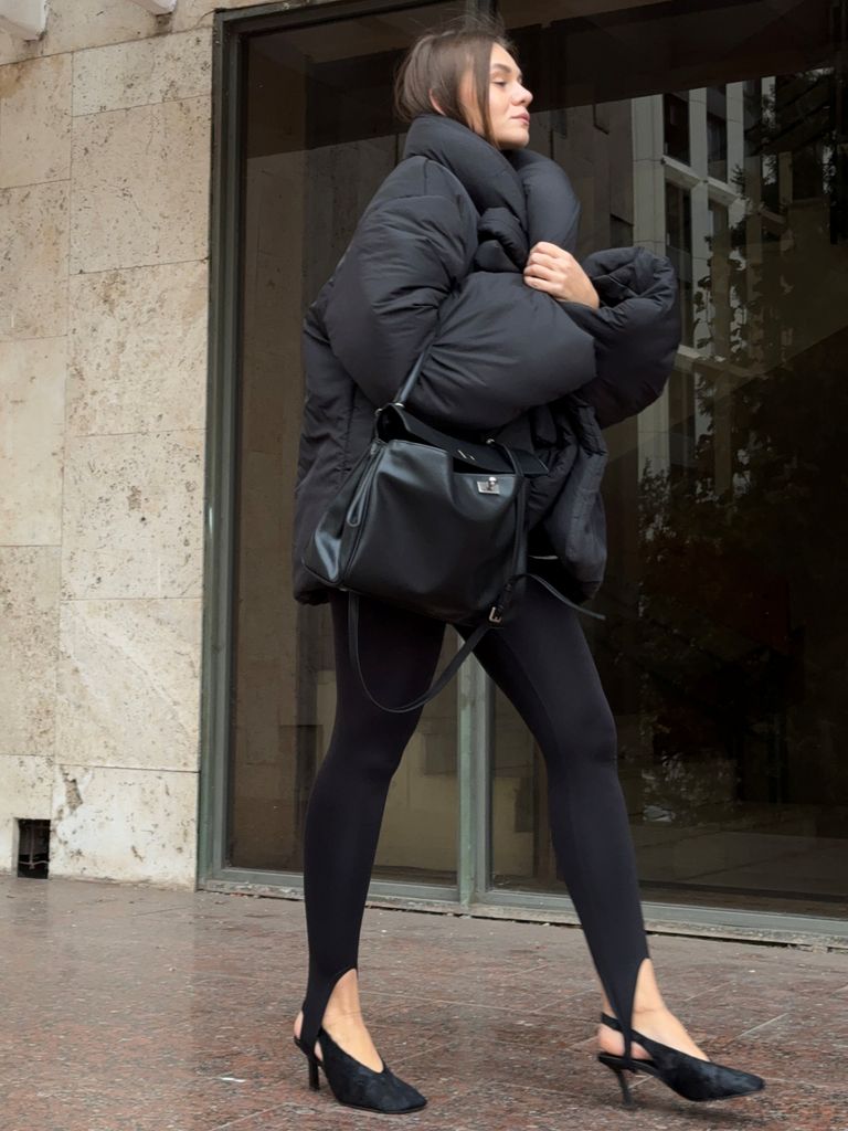 Чорний зимовий пуховик ковдра з об'ємним коміром