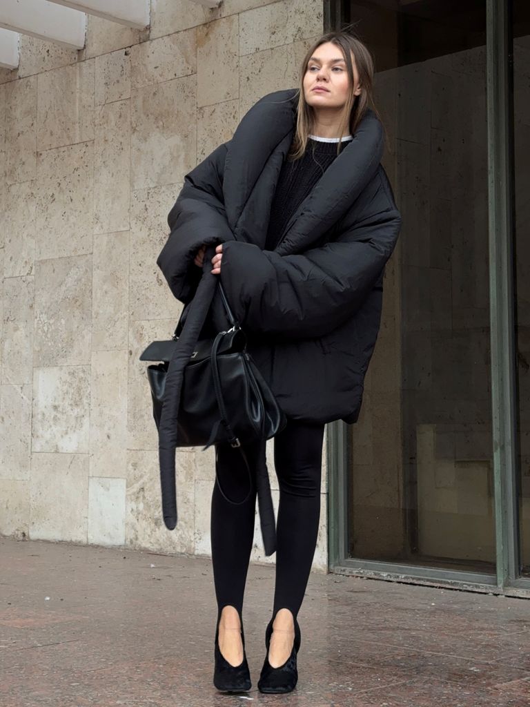 Чорний зимовий пуховик ковдра з об'ємним коміром