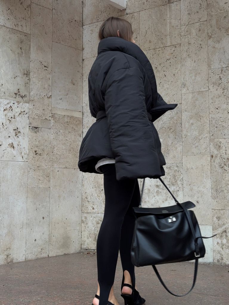 Чорний зимовий пуховик ковдра з об'ємним коміром