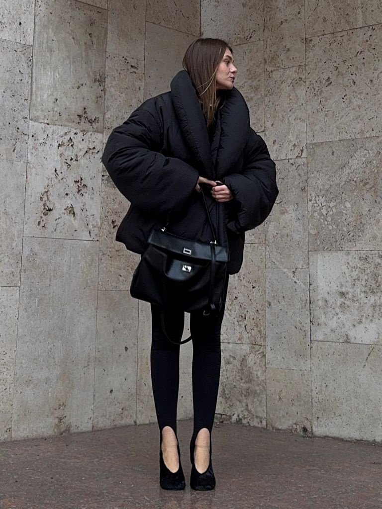 Чорний зимовий пуховик ковдра з об'ємним коміром