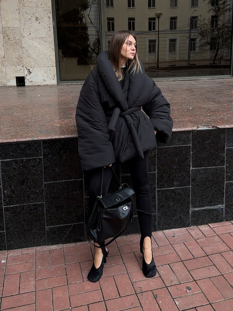 Чорний зимовий пуховик ковдра з об'ємним коміром