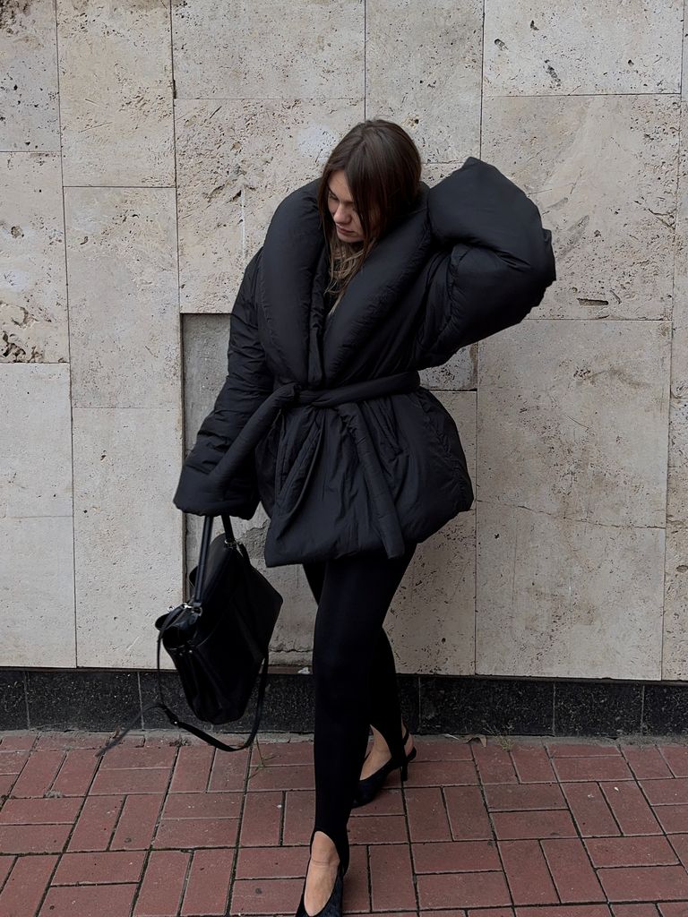 Чорний зимовий пуховик ковдра з об'ємним коміром