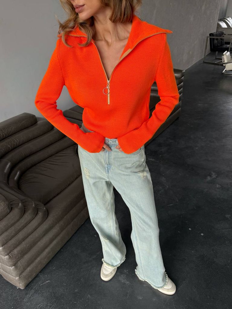 В'язаний джемпер з блискавкою на горловині