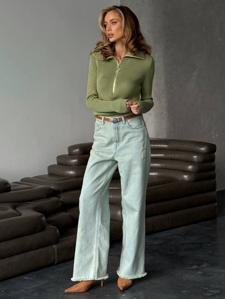 В'язаний джемпер з блискавкою на горловині