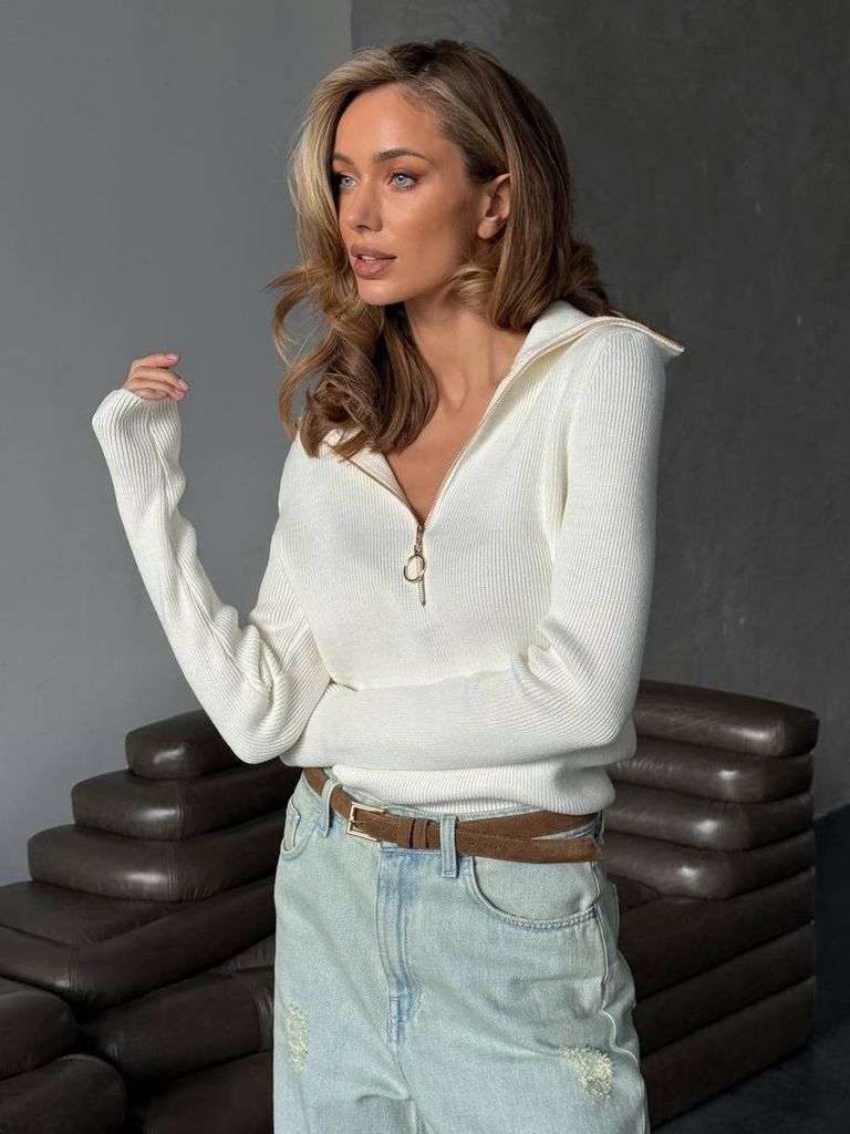 В'язаний джемпер з блискавкою на горловині