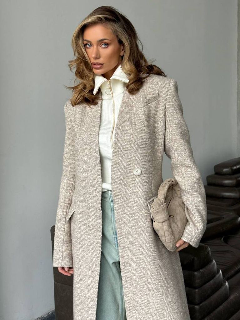 Приталене зимове довге пальто з вовни