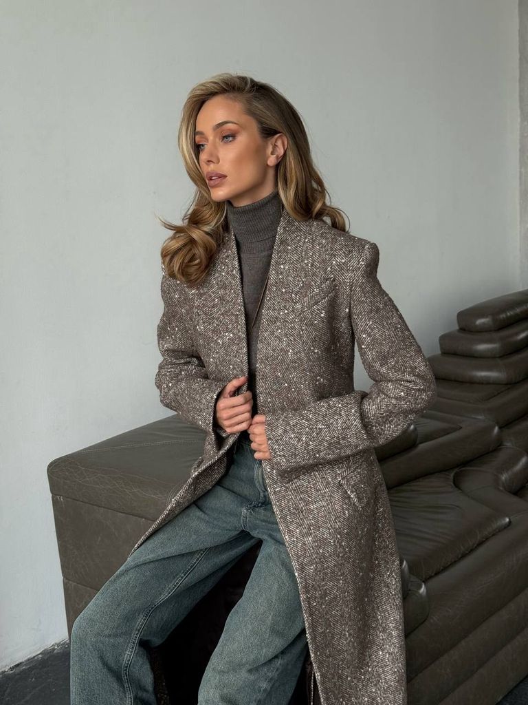 Приталене зимове довге пальто з вовни