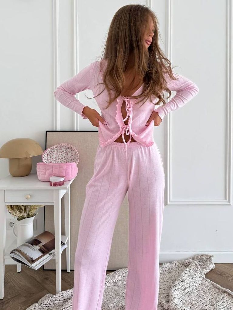 Домашній костюм зі штанами і кофтинкою на зав'язках