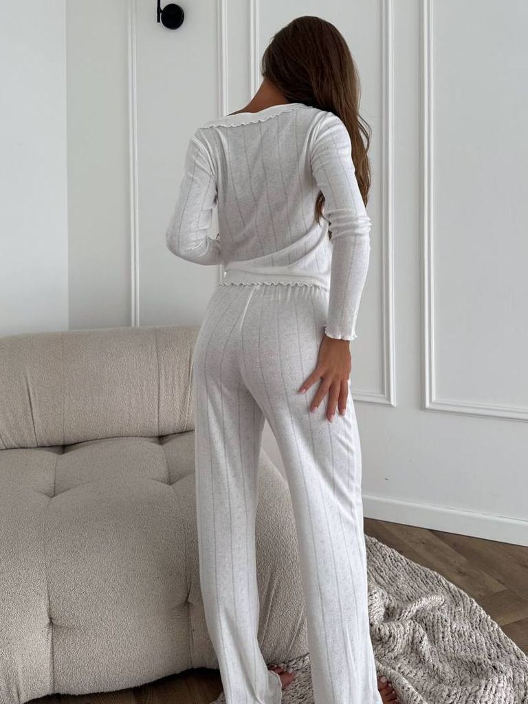 Домашній костюм зі штанами і кофтинкою на зав'язках