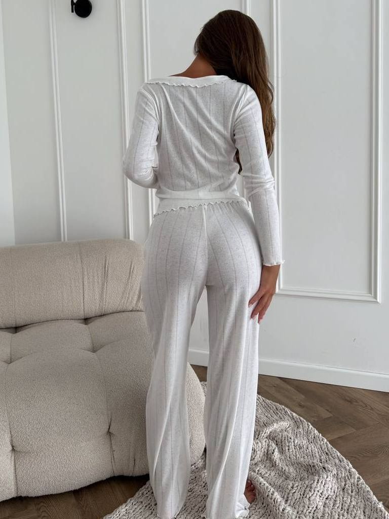 Домашній костюм зі штанами і кофтинкою на зав'язках