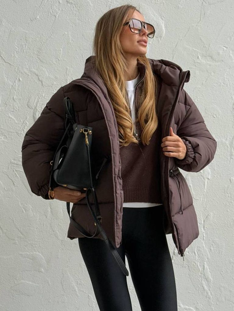 Шоколадна зимова куртка з куліскою на талії 
