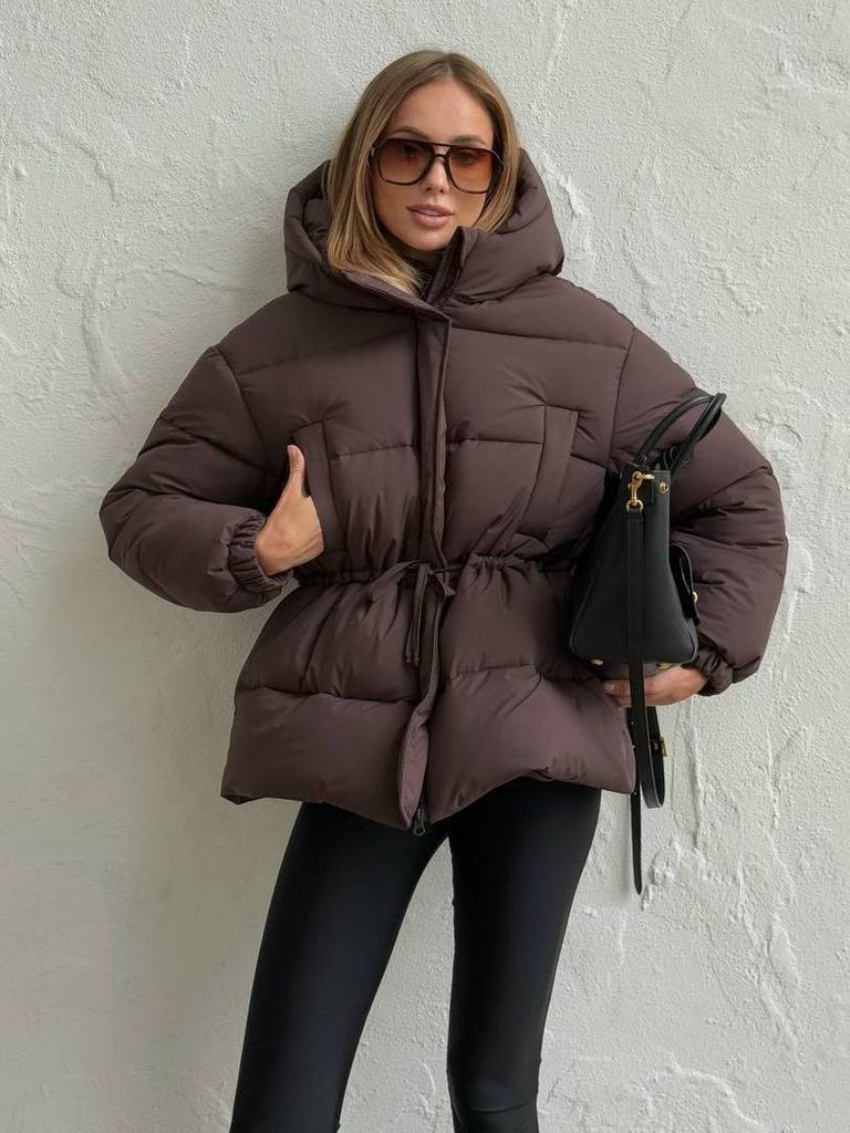 Шоколадна зимова куртка з куліскою на талії 