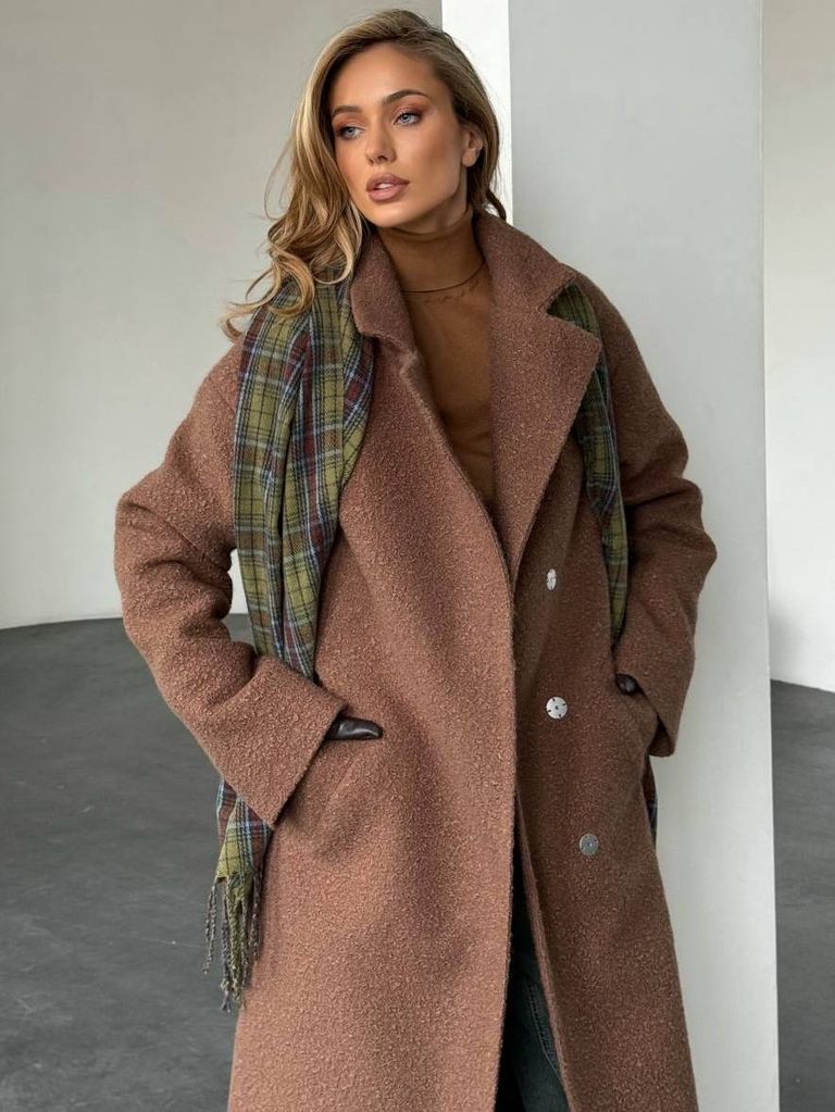 Пальто зимове утеплене двобортне міді