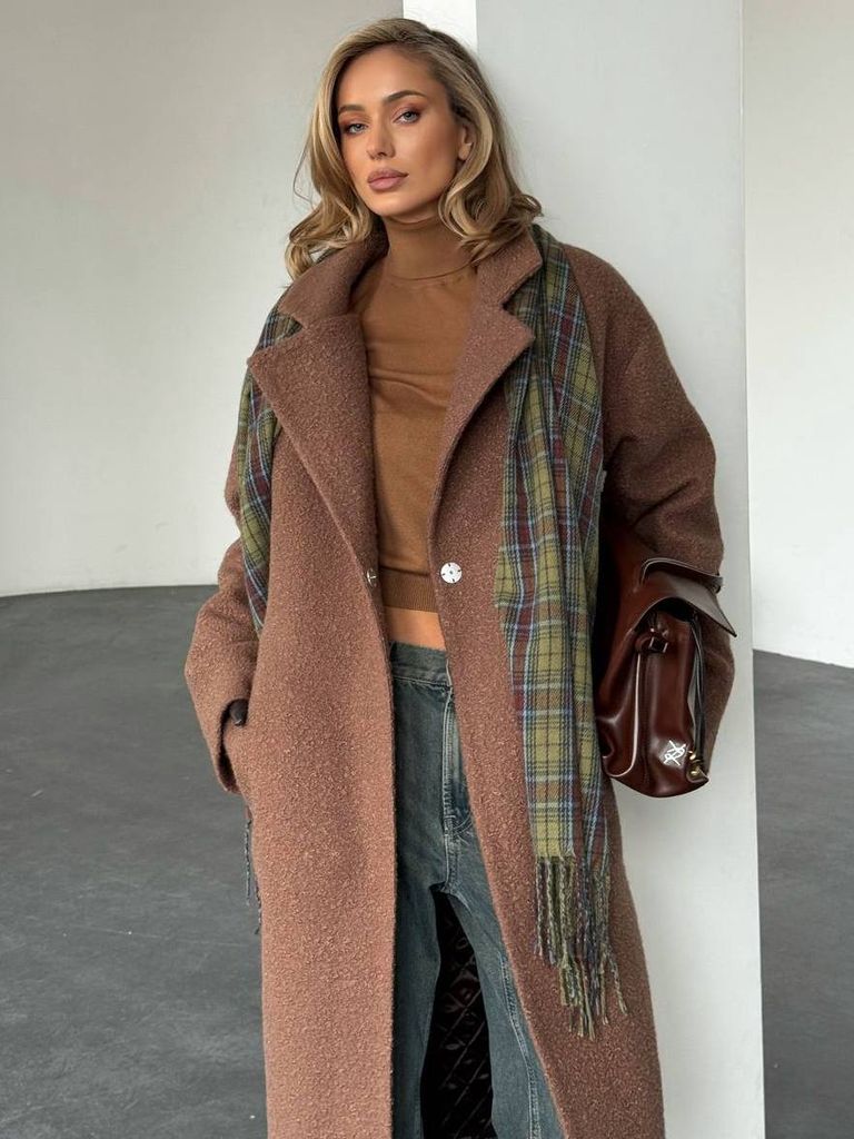 Пальто зимове утеплене двобортне міді