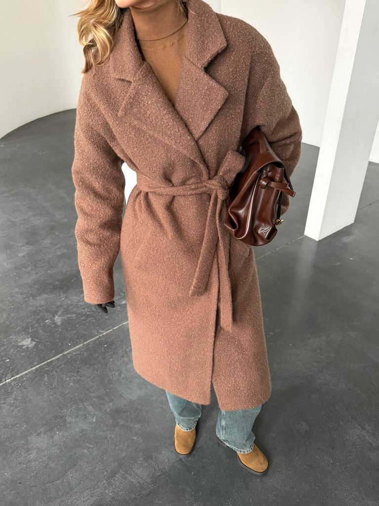 Пальто зимове утеплене двобортне міді