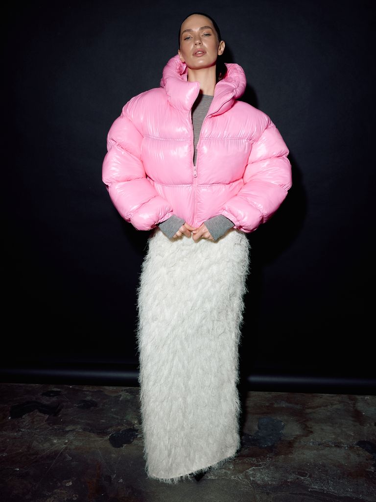 Рожевий короткий зимовий пуховик oversize