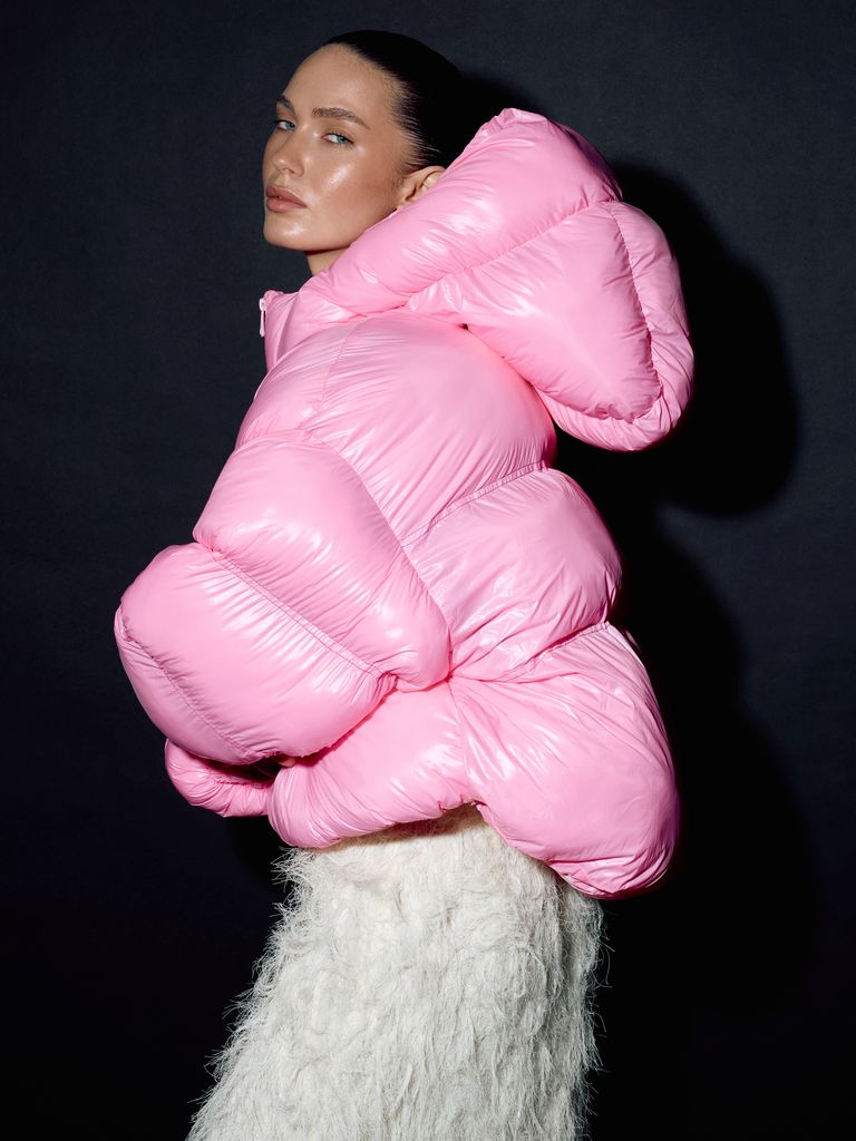 Рожевий короткий зимовий пуховик oversize