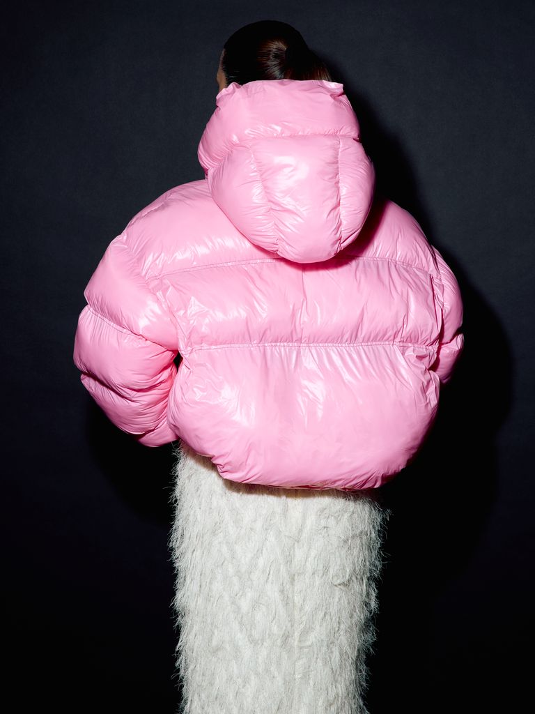 Рожевий короткий зимовий пуховик oversize