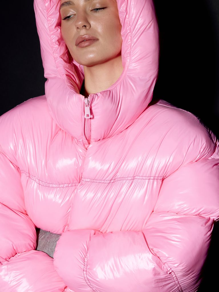 Рожевий короткий зимовий пуховик oversize