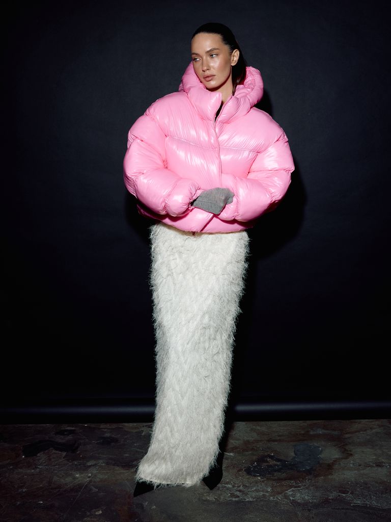 Рожевий короткий зимовий пуховик oversize