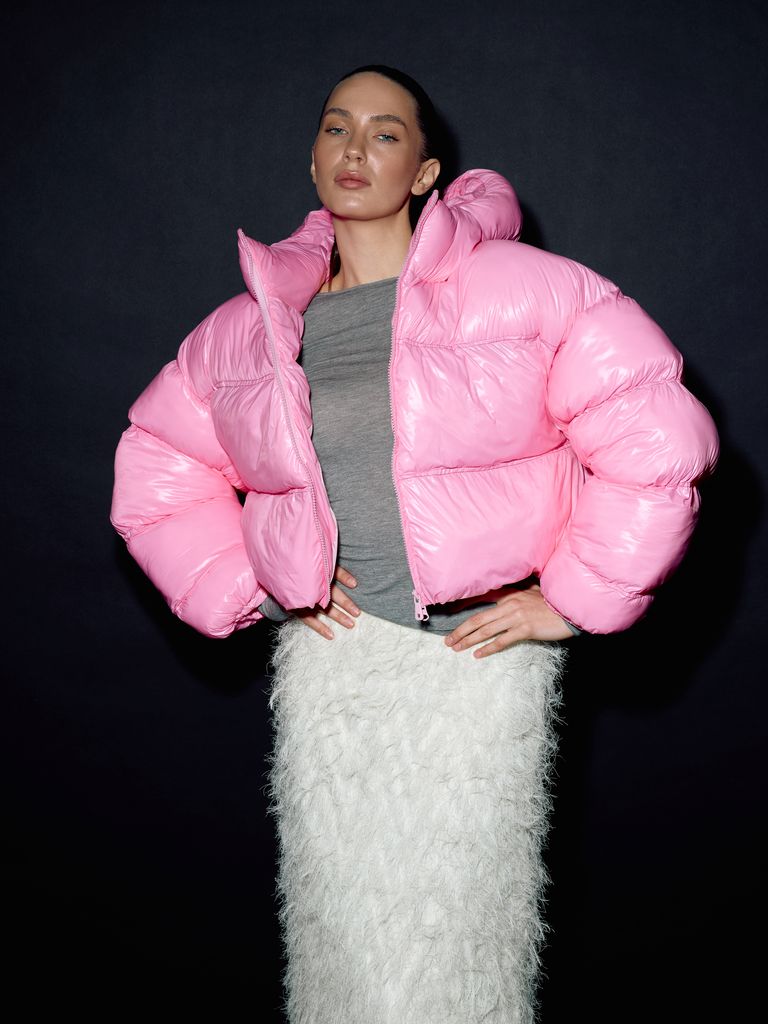 Рожевий короткий зимовий пуховик oversize