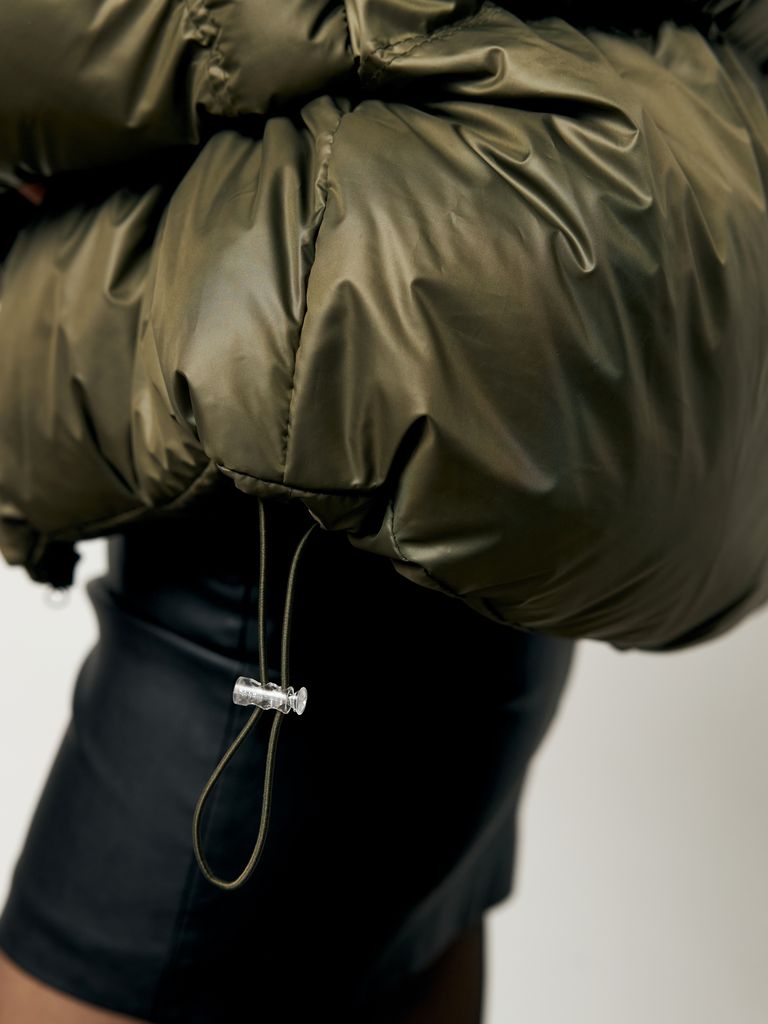 Короткий зимовий пуховик хакі oversize