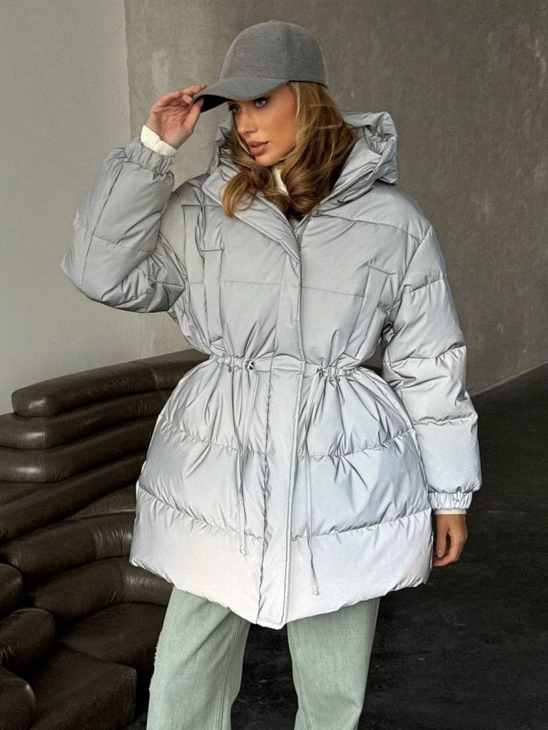 Світло-сірий подовжений зимовий пуховик 