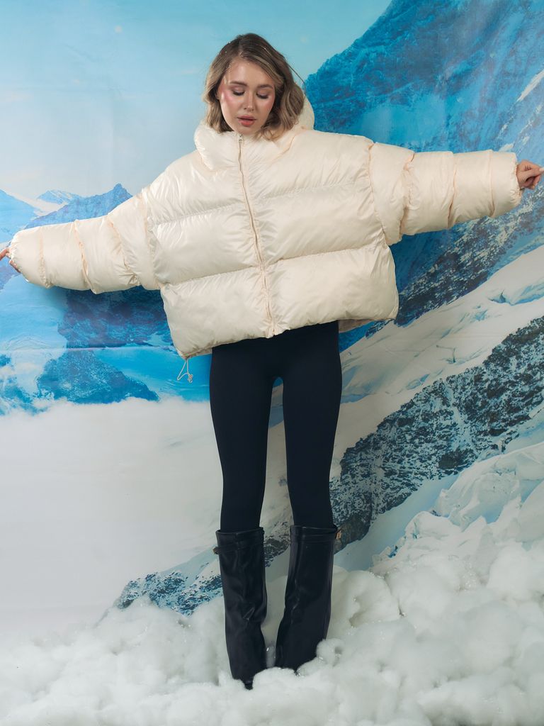 Короткий зимовий пуховик айворі oversize