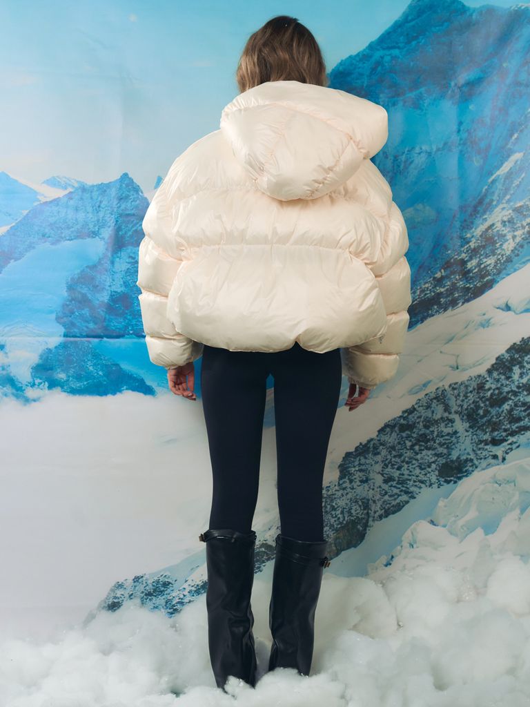 Короткий зимовий пуховик айворі oversize