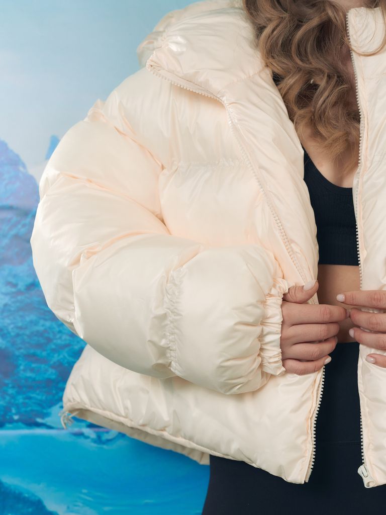 Короткий зимовий пуховик айворі oversize
