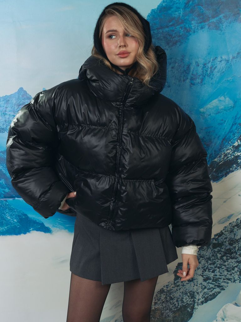 Чорний короткий зимовий пуховик oversize