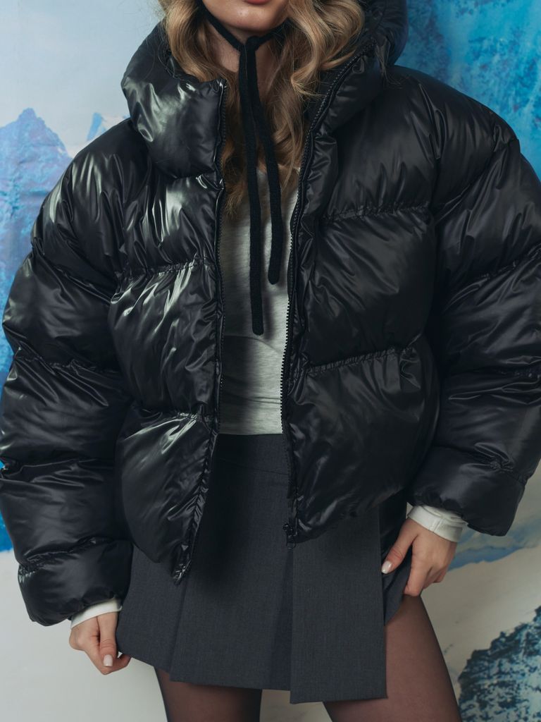Чорний короткий зимовий пуховик oversize