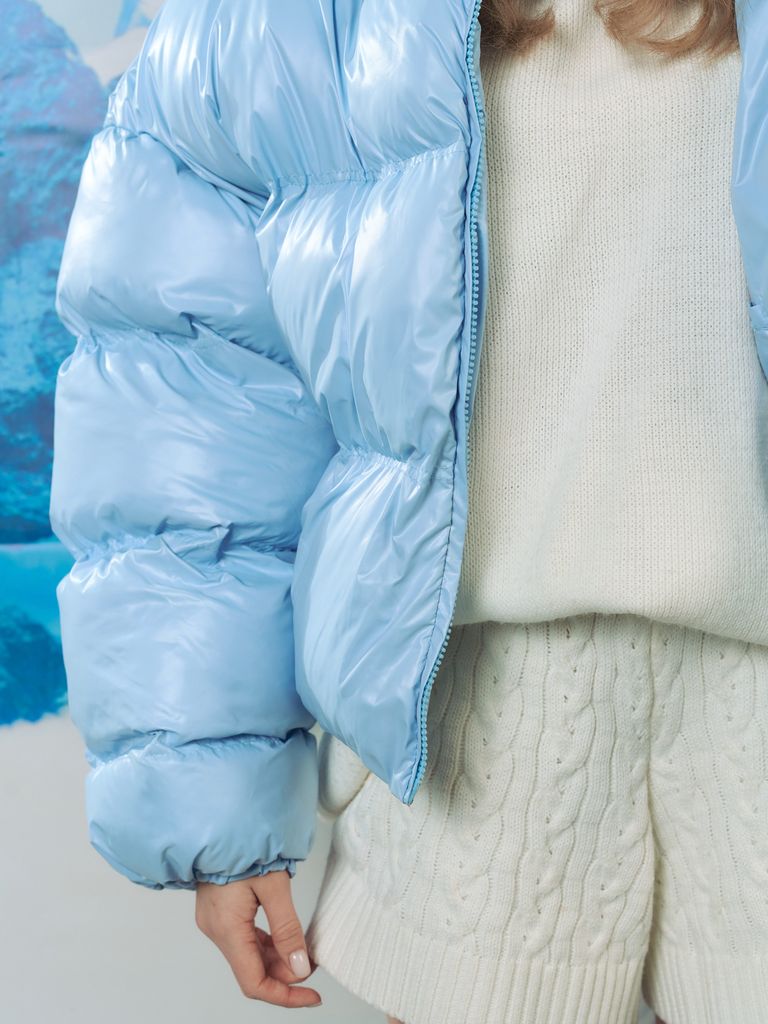 Блакитний короткий зимовий пуховик oversize