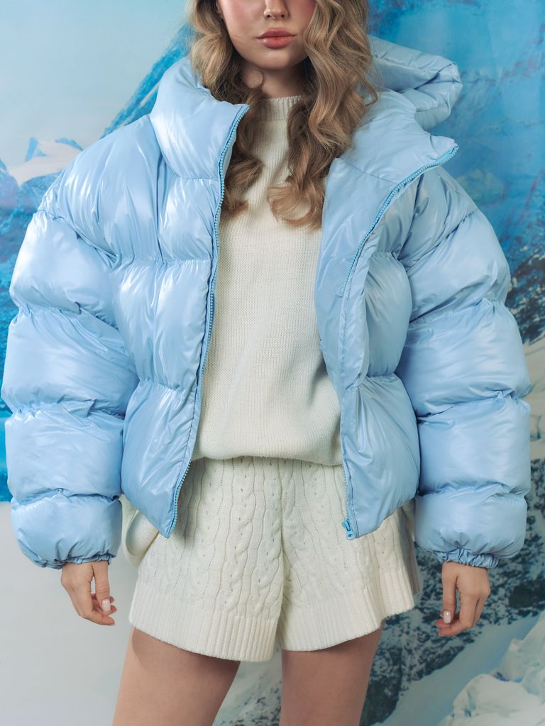 Блакитний короткий зимовий пуховик oversize