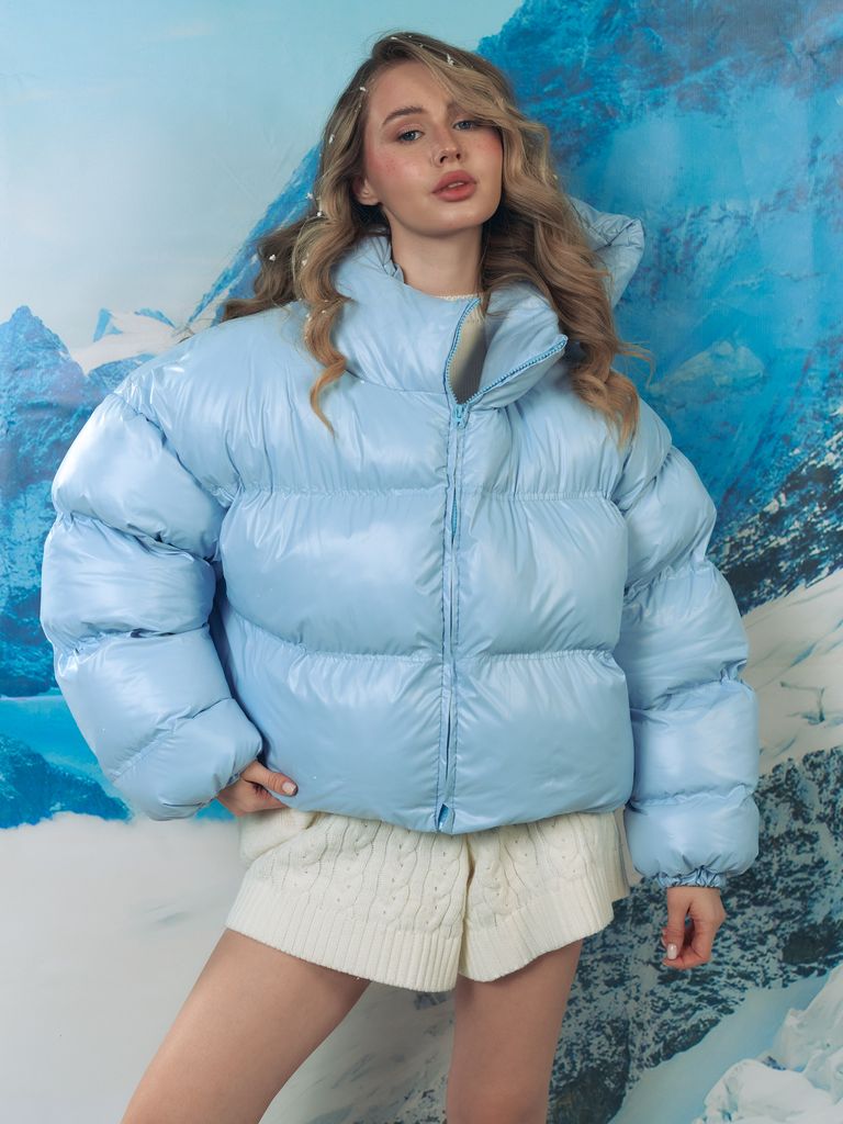 Блакитний короткий зимовий пуховик oversize