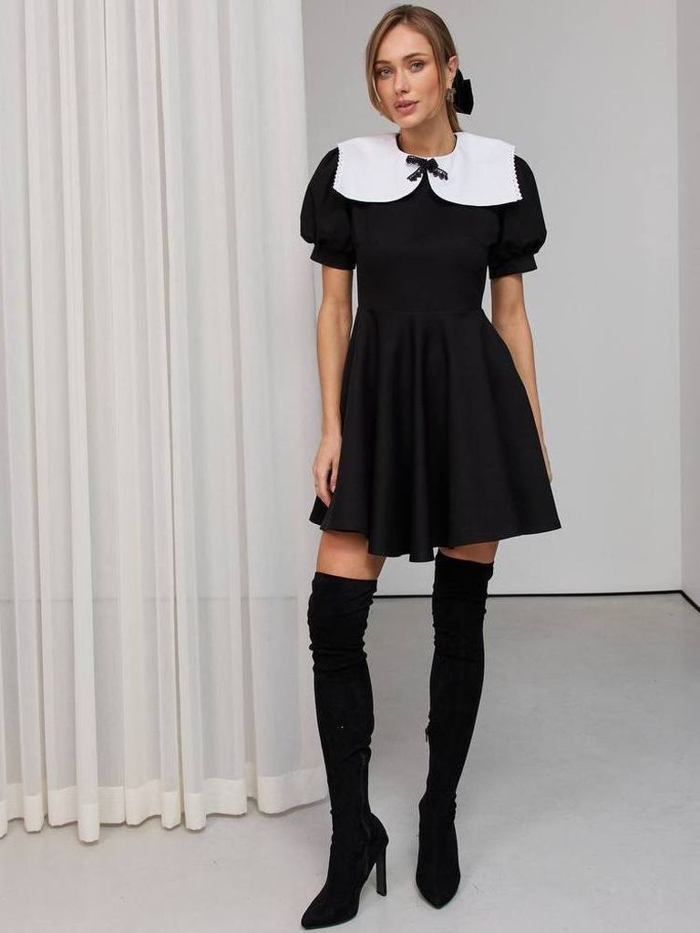 Чорна сукня з білим коміром в стилі Венздей