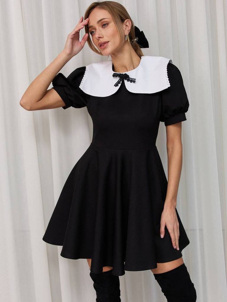 Чорна сукня з білим коміром в стилі Венздей