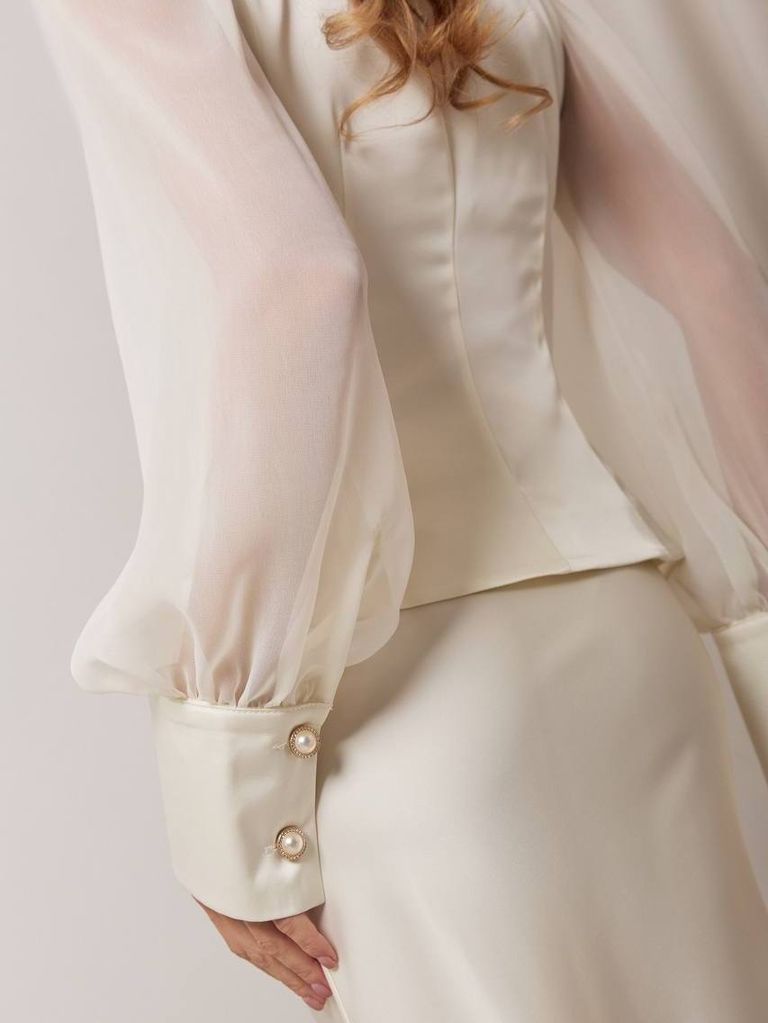 Сатинова блуза з прозорими рукавами