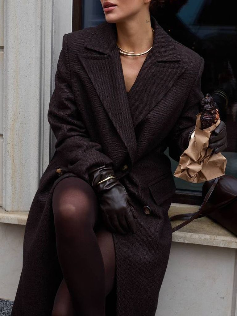 Пряме довге зимове пальто з підплічниками