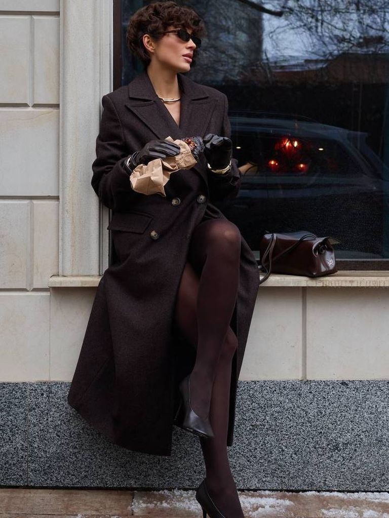 Пряме довге зимове пальто з підплічниками