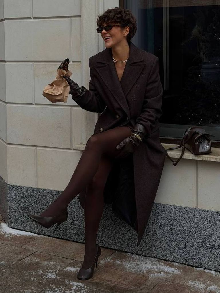 Пряме довге зимове пальто з підплічниками