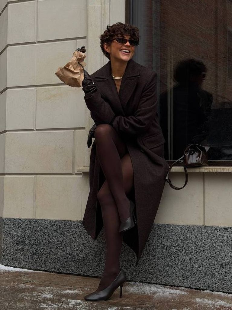 Пряме довге зимове пальто з підплічниками