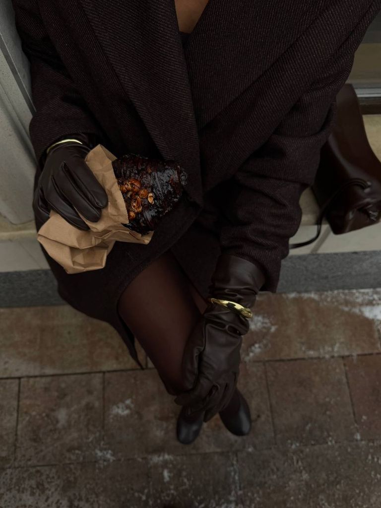 Пряме довге зимове пальто з підплічниками