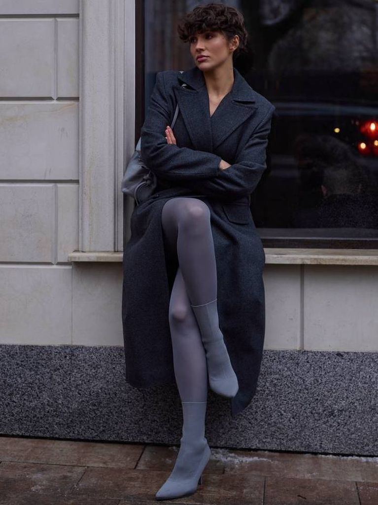 Пряме довге зимове пальто з підплічниками