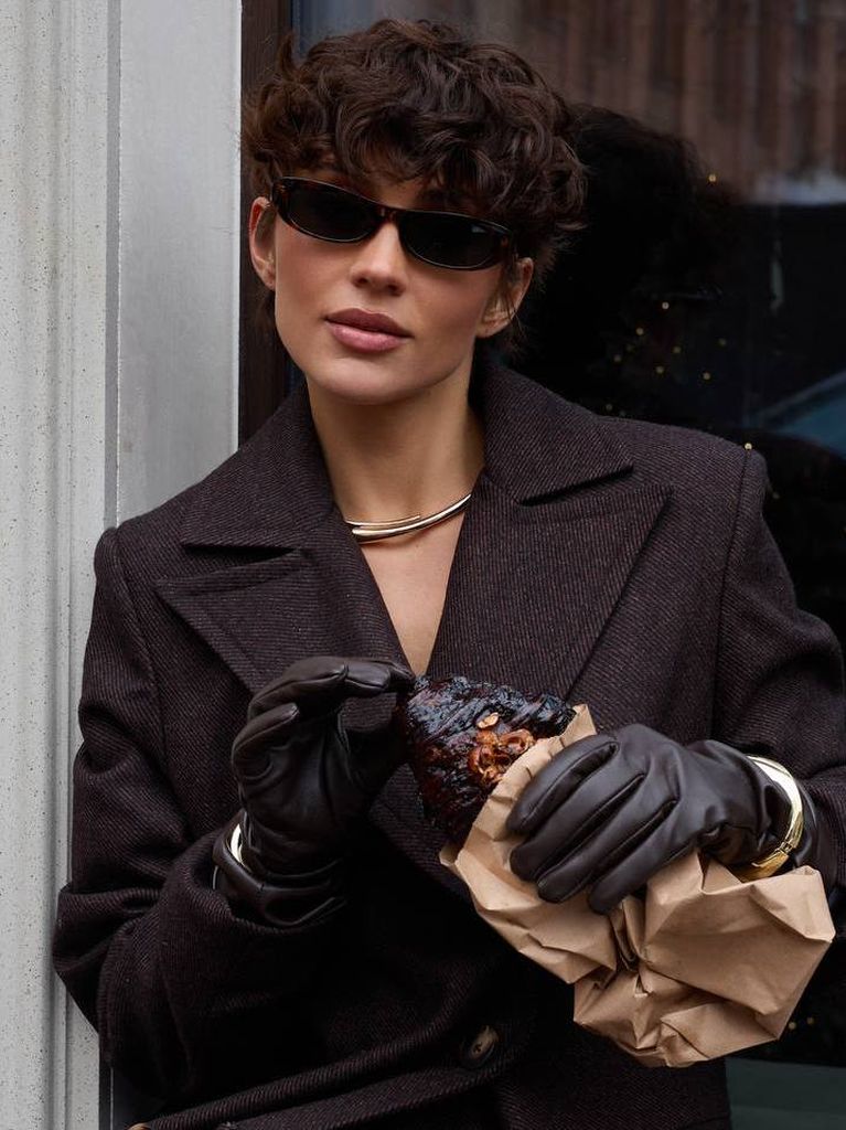 Пряме довге зимове пальто з підплічниками