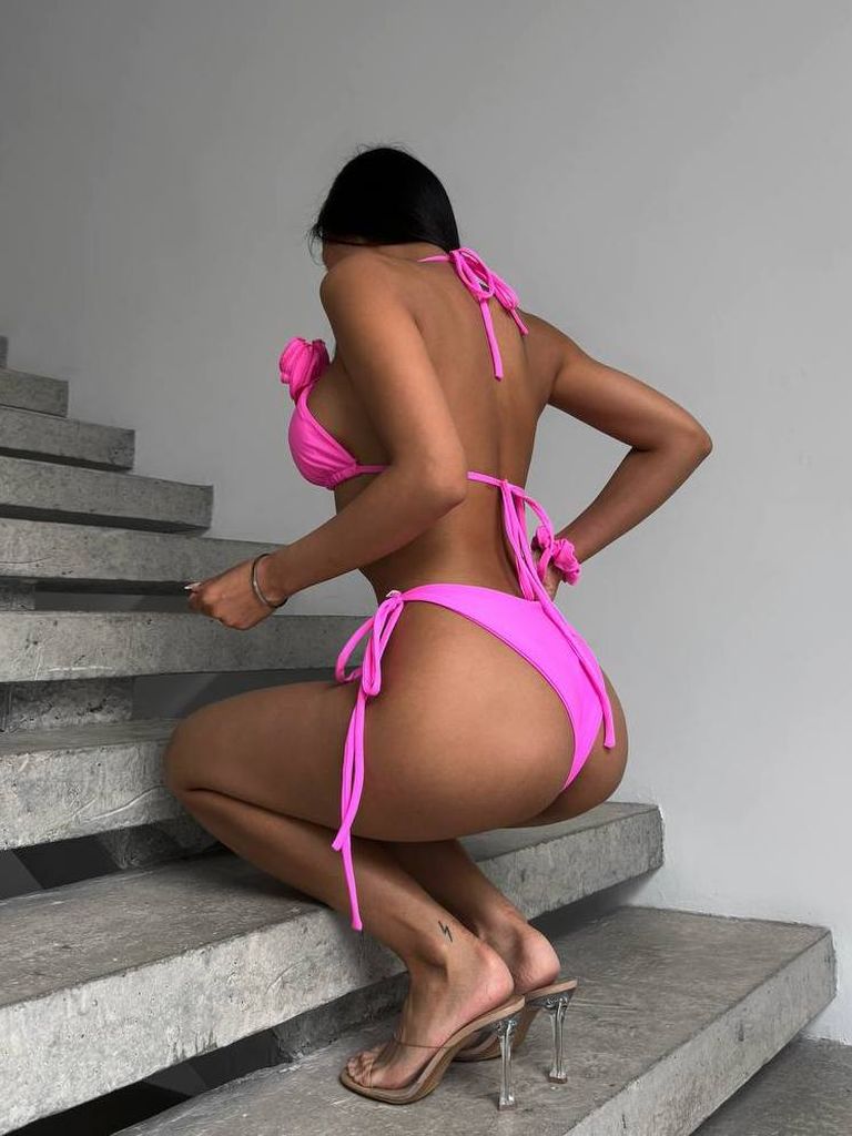 Рожевий купальник на зав'язках з 3D квітами